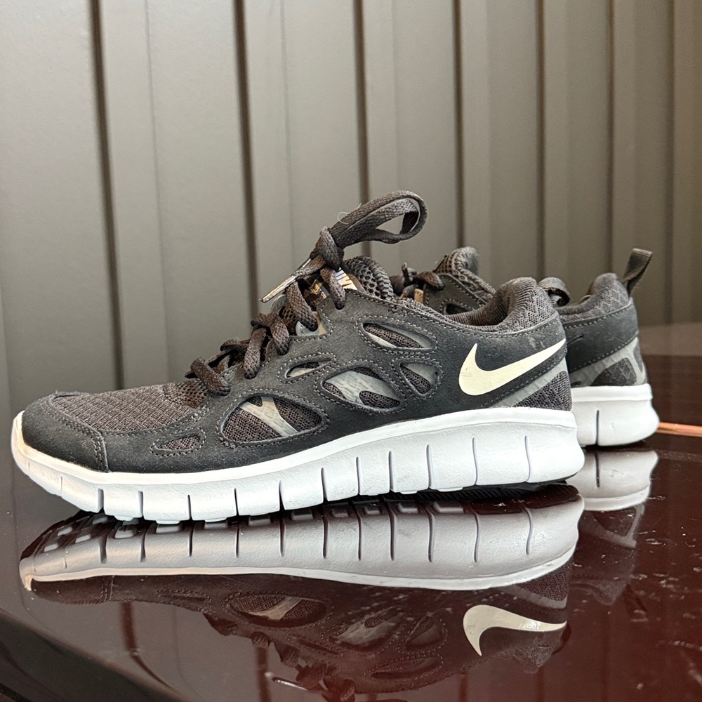 Nike Free Run 2 | Black White Sneakers | Size 6Y Women's -7.5 NWOT Running Shoes - Picture 8 of 17